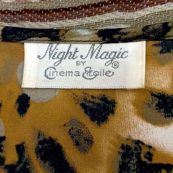 NWOT Short Robe in Animal Print W/Inside & Outer Tie & Black Lace Edged Sleeve - Picture 4 of 4